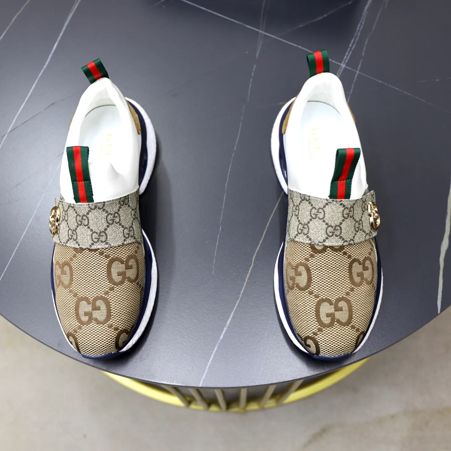Ex-factory price: 442💰🙅‍♂️🙅‍♂️🙅‍♂️ Brand: GUCCI Standard code: 38-44 (45 customized) Grade: Same as the official website Material: Original leather splicing, comfortable and breathable lining, original wear-resistant outsole Style category: Men's fashionable casual shoes, running shoes, noble luxury brand elements, top luxury Color: actual picture color